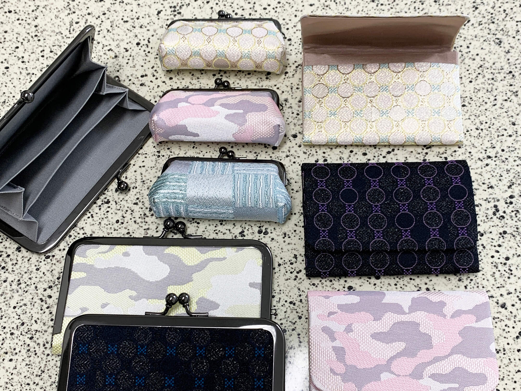 西陣織金襴生地のがまぐちカード入れ・名刺入れ